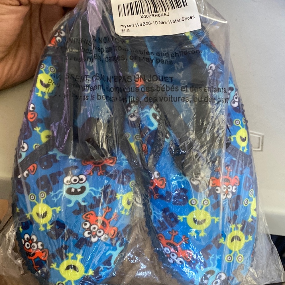 Brand new alien water shoes